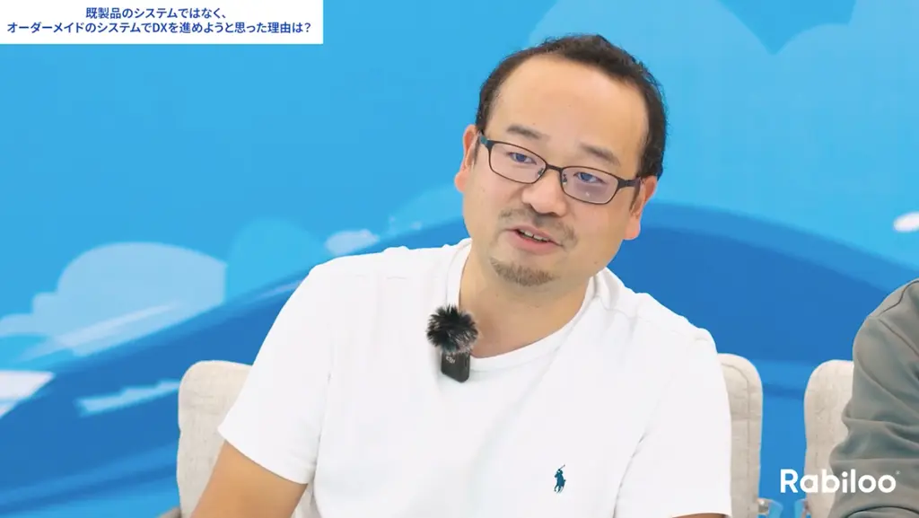 現場の変化について語る様子