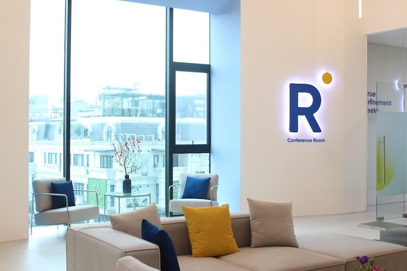 Rabiloo（ラビロー）では、お客様のDX推進を支援するコンサルティングから、具体的なシステム開発まで、一貫してサポートいたします